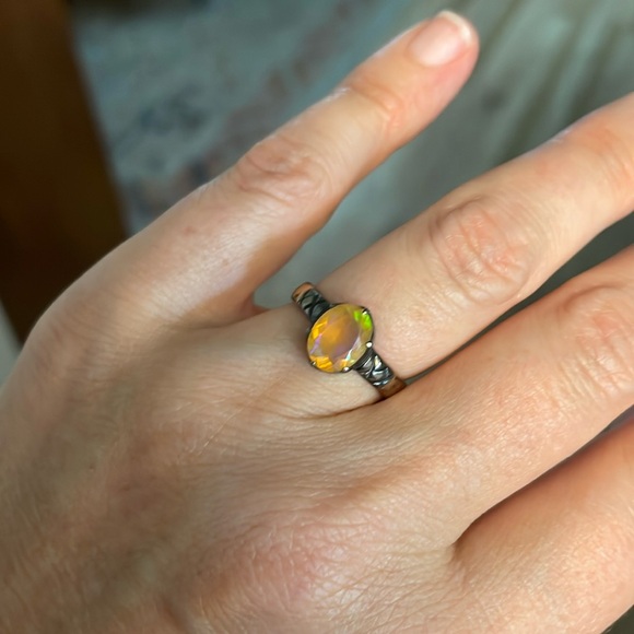 Faceted Ethiopian welo opal ring - Picture 3 of 6